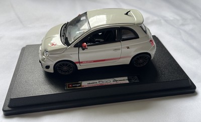 Burago Abarth 500 in White 1:24 Scale Diecast Model Car 2008yr