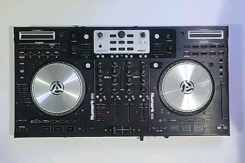Numark「NS6」PCDJコントローラー（動作確認済み） Numark「NS6」PCDJ