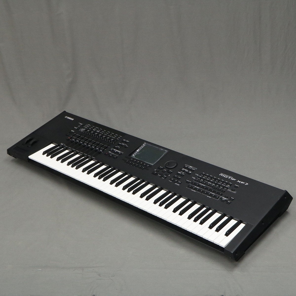 YAMAHA MOTIF XF7 Music Production Synthesizer 76 Key Digital Piano