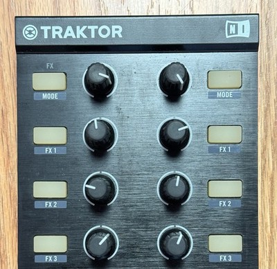 Native Instruments Traktor Kontrol X1 MK2 DJ Controller USB FX