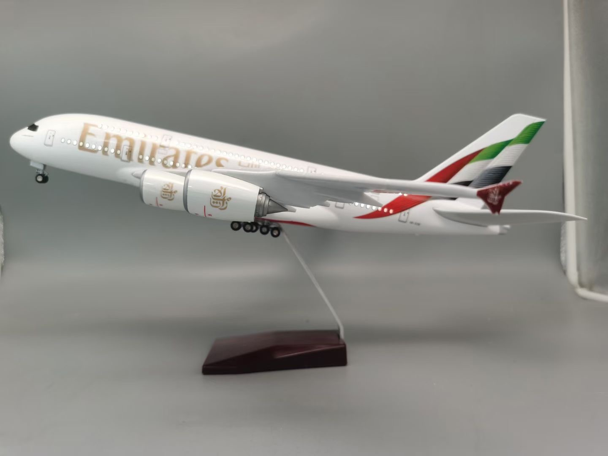 Aircraft Model エミレーツ航空｜Airbus A380｜ライト点灯 Aircraft