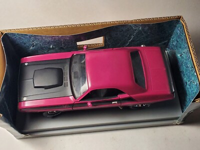 Ertl American Muscle 1970 Dodge Challenger T/A 340 Six Pack 1:18