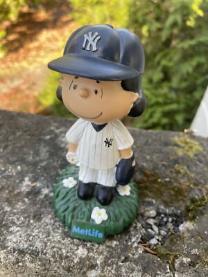 NY Yankees Lucy Snoopy / Peanuts Series Bobblehead SGA 9/9/2014