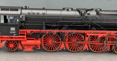 TRIX HOスケール BR221ディーゼル機関車 / DB 221 118-3 TRIX HO