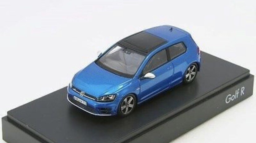 激レア Volkswagen Golf R32 未開封 1/43 激レア Volkswagen Golf R32