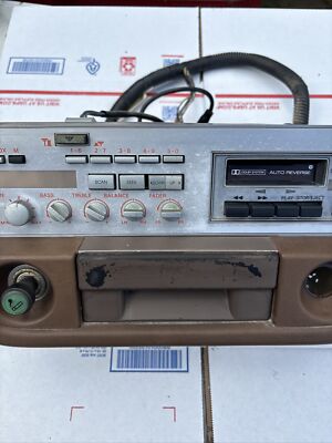1981-1983 Nissan Datsun 280ZX Hitachi AM FM Radio OEM