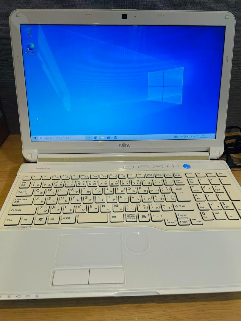 Fujitsu Lifebook AH56/H White Core i7-3610QM Windows11 RAM 8GB HDD