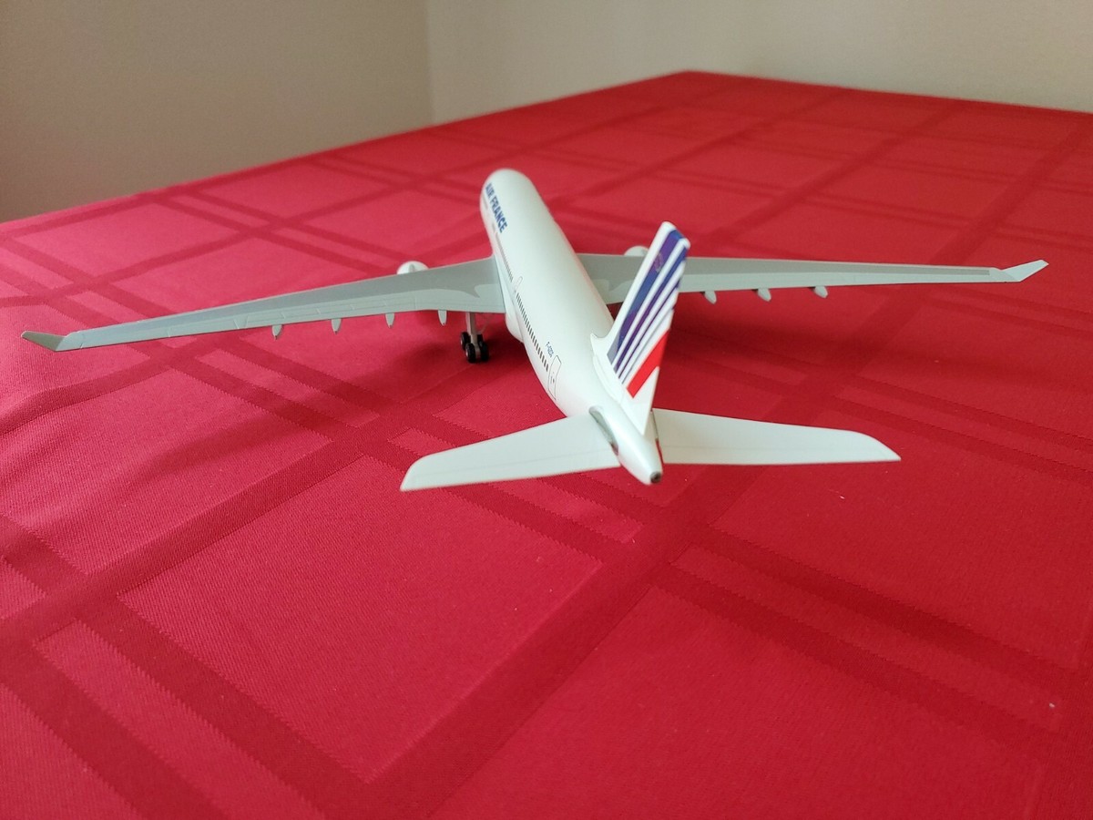 Hogan Wings Air France F-GZCG A330-200 1/200 W/Gear | eBay