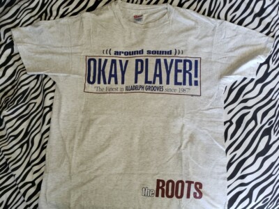 ミュージシャン THE ROOTS OKAYPLAYER TOUR T SHIRTS XL