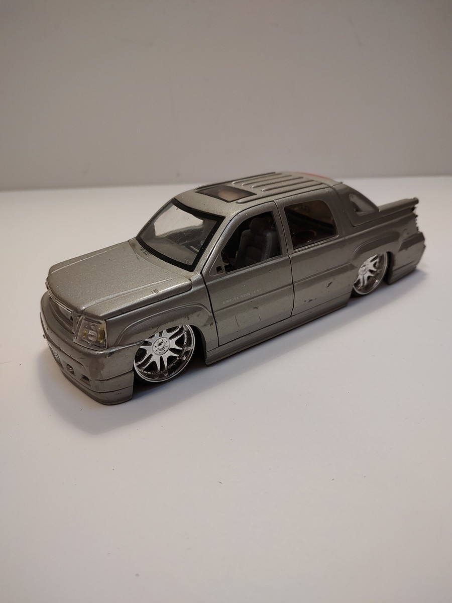 Jada キャデラック エスカレード DUB メッキカスタム Jada