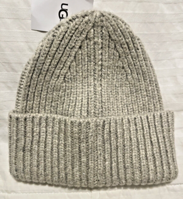 UGG Chunky Rib-Knit Logo Patch Beanie Light Grey NWT | eBay