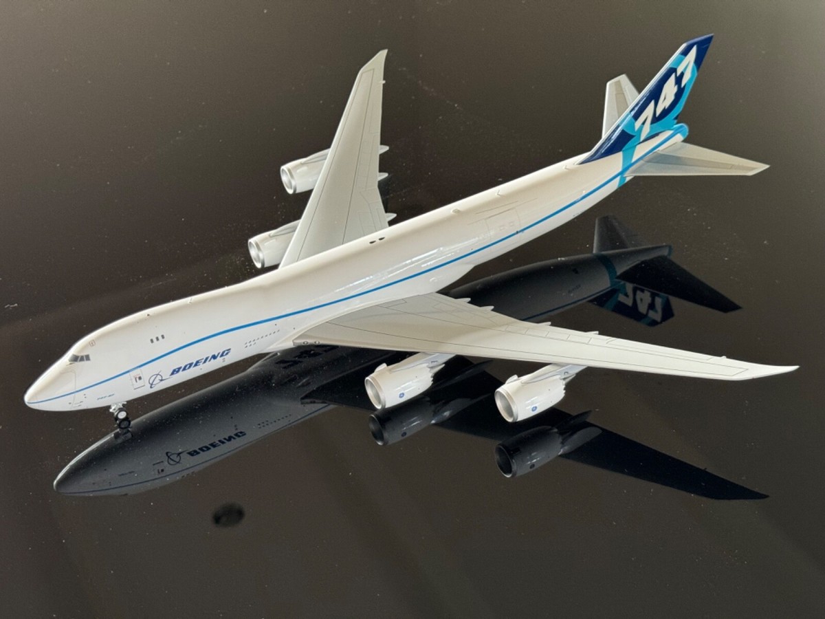 ヘルパ製B747-8FハウスカラーN747EX 1/200
