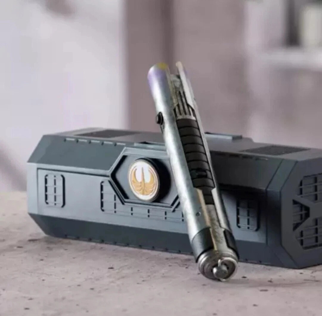 Star Wars Galaxy's Edge JEDI MASTER SOL ACOLYTE Legacy Lightsaber