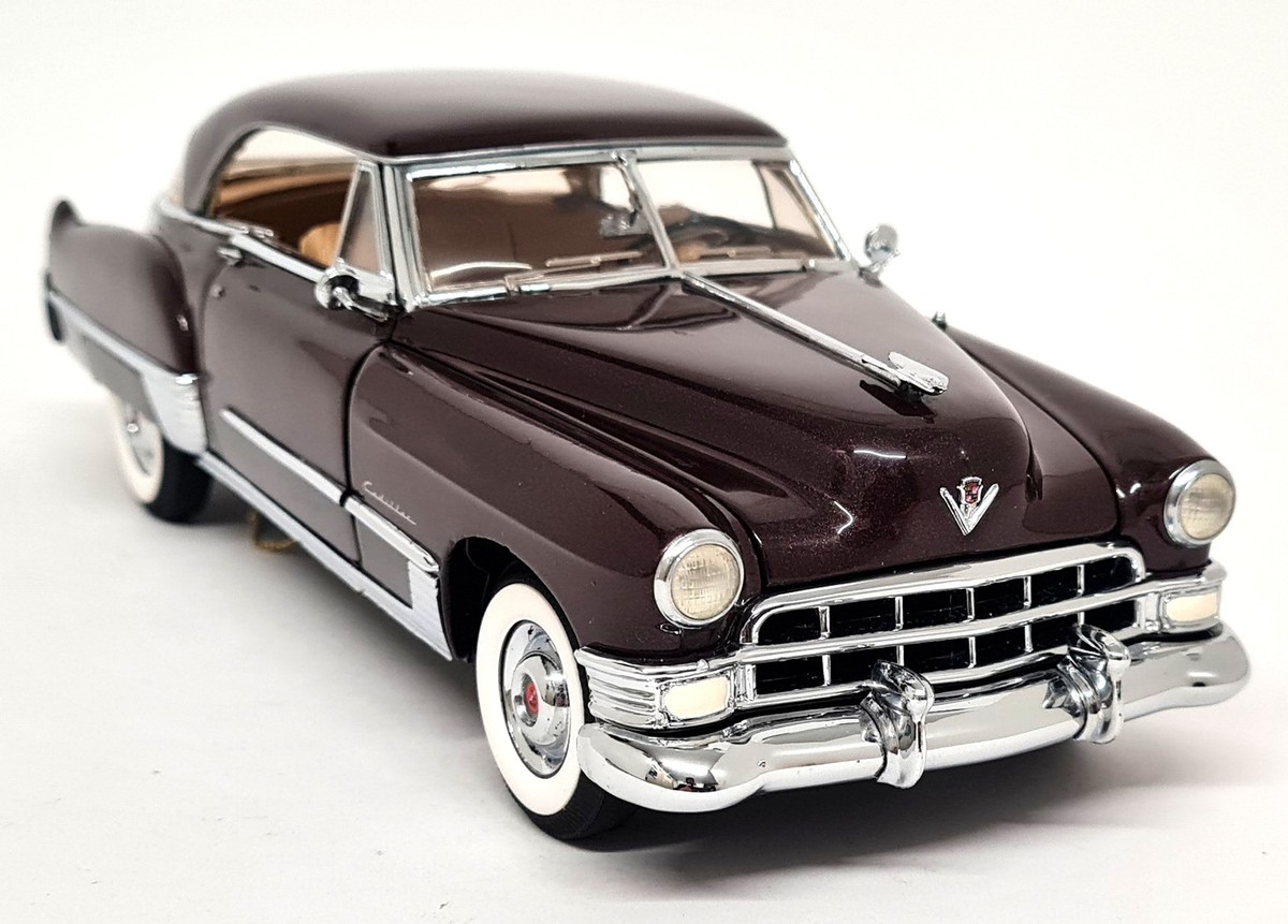 ミニカー Cadillac 1949 Coupe de Ville 1:18 Road Legends 1949