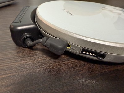 SONY CD Walkman portable player D-NE730 MP3 ATRAC White Working