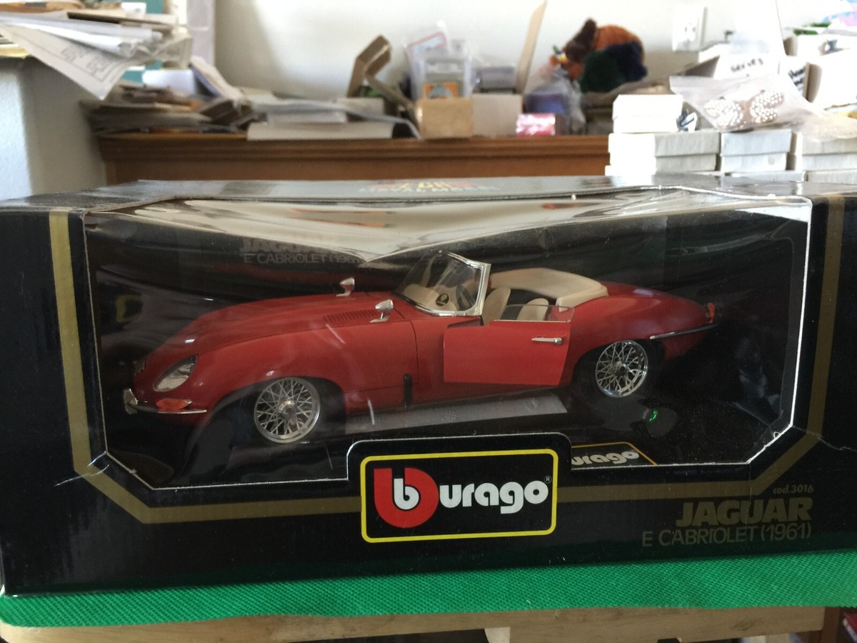 Burago 1961 Jaguar E Type Coupe 1:18 Red Cod.3018 BOX SHOWS WEAR