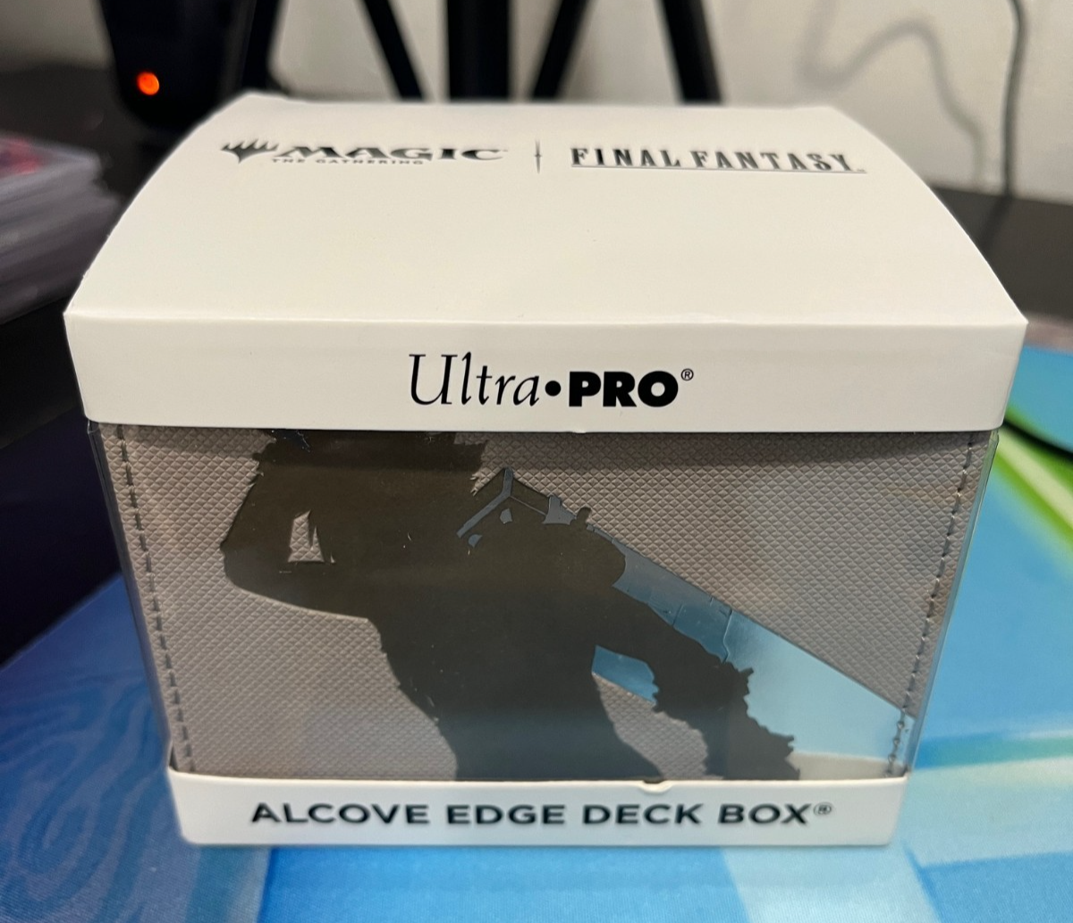 Ultra Pro MTG Final Fantasy Cloud, Planet's Champion Alcove Edge
