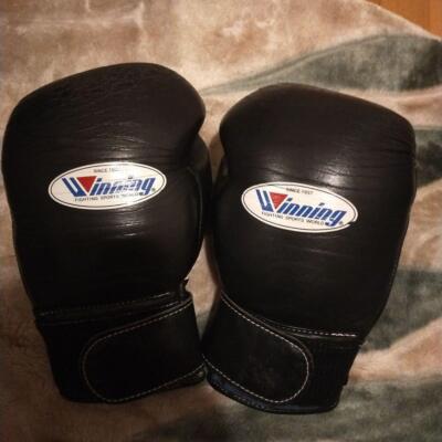 Winning Boxing Gloves MS-300B Professional Tape Type 10oz Black