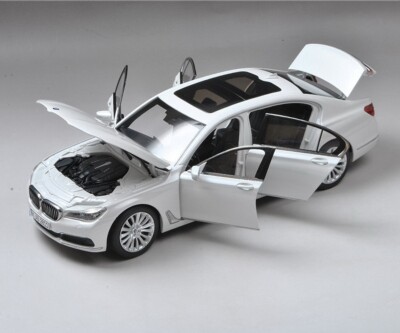 1/18 Scale BMW 7 Series 750 Li 2017 White Diecast Car Model Toy