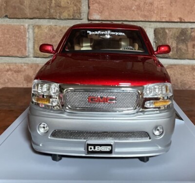 YukON DENALI RED AND SILVER 1:18 scale Jada Toys DUB CITY GMC RARE