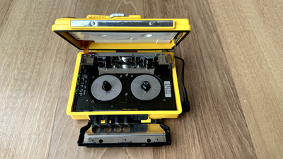 SONY WM-F107 WORKS! SOLAR WALKMAN TESTED RARE FM/AM Stereo