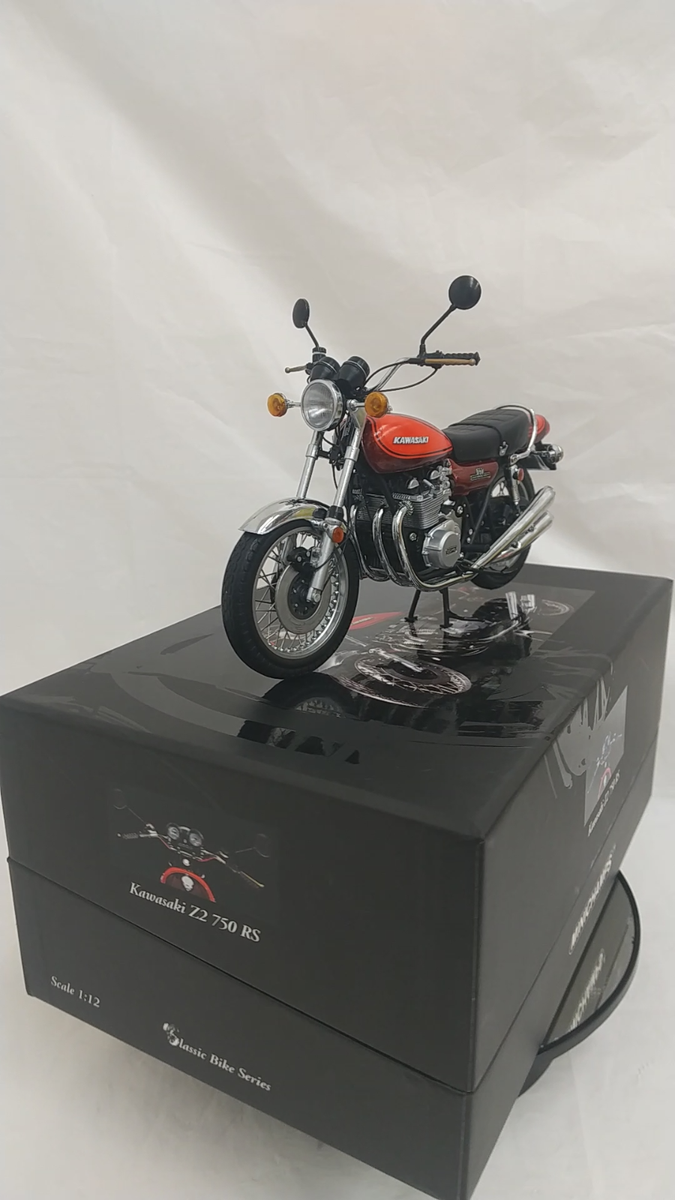 Kawasaki ZⅡ 750RS 1/12 scale made by Minichamps Candy Brown