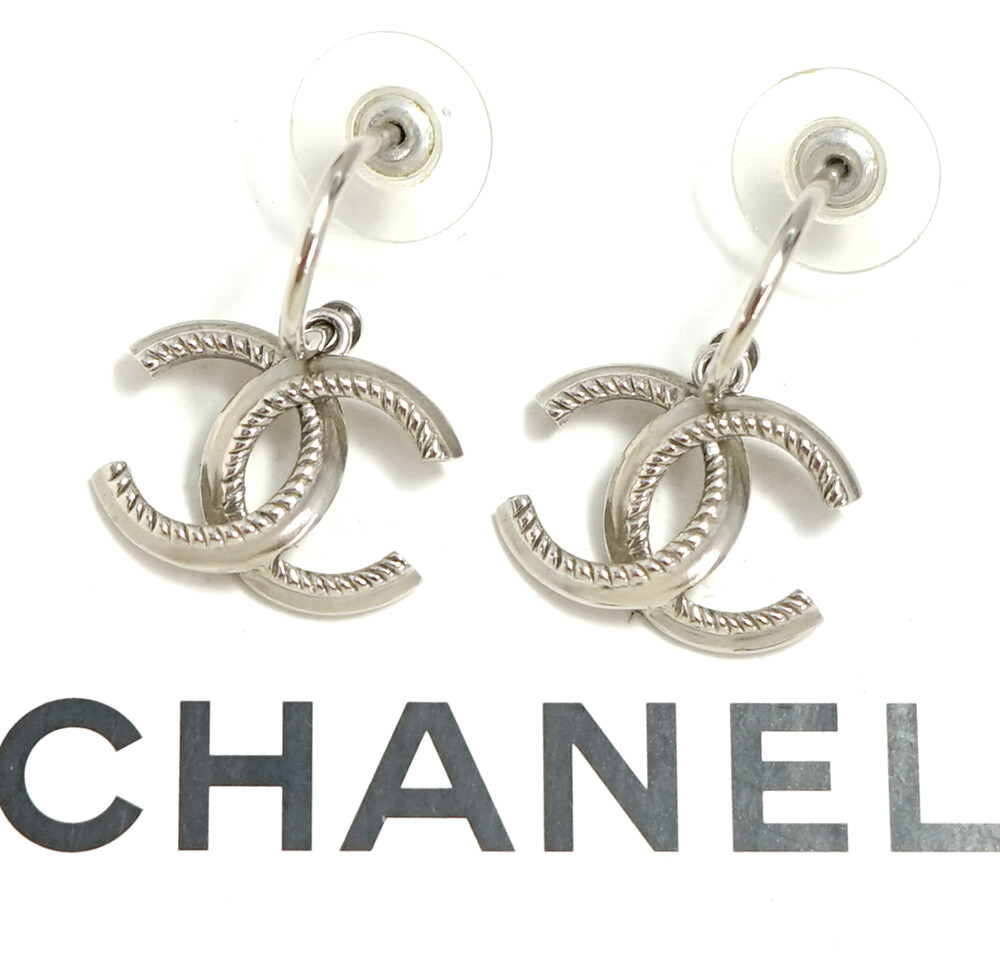 サ*ラ様 シャネル CHANEL ピアス 十字架／クロス ロゴ CHANEL CC