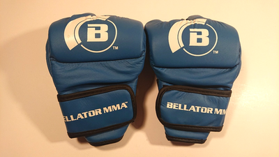 Rare Official Bellator Everlast MMA Blue Gloves - Size M - UFC
