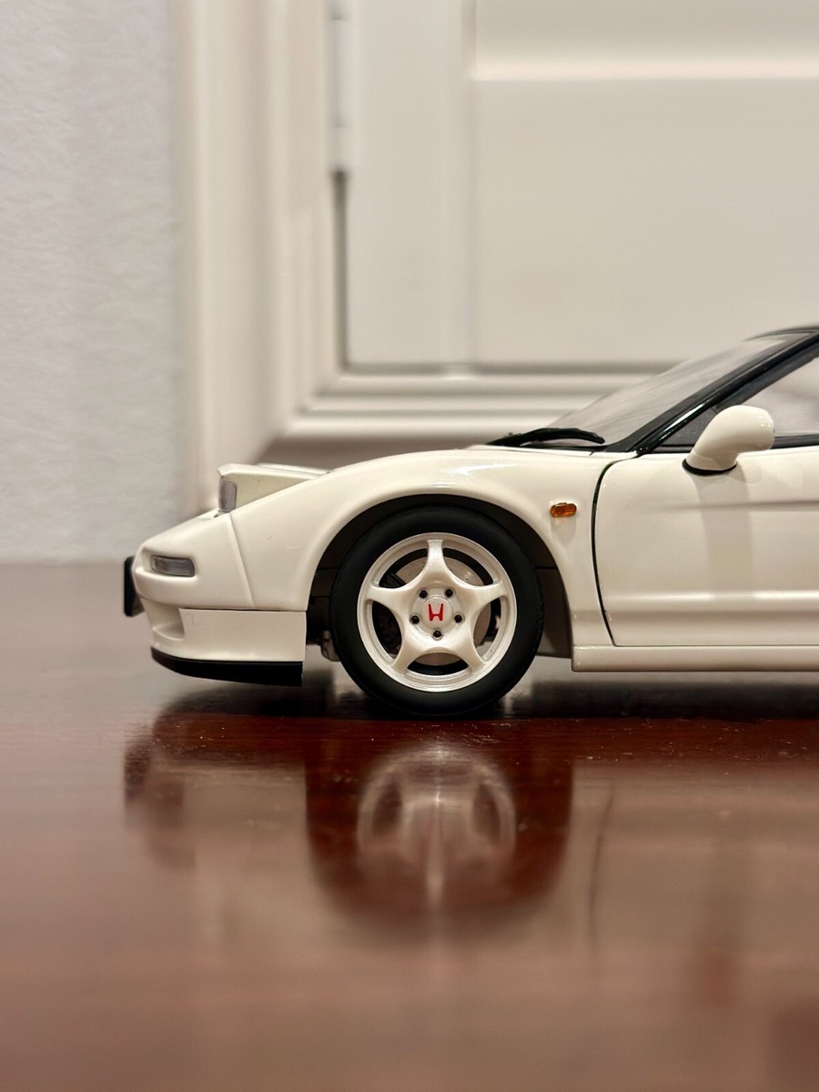 AUTOartHonda NSX Type R 'NA1 Champion White' 1/18 Scale Diecast