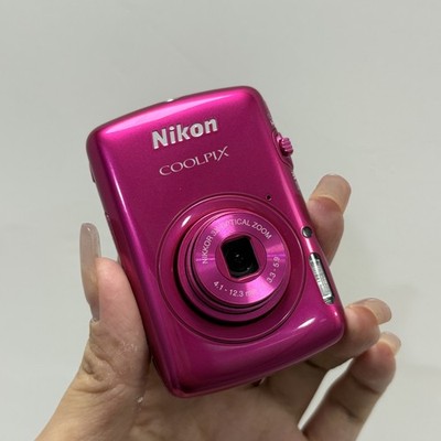 Nikon Coolpix S01 Digital 10.1MP 3x Zoom Digital Camera w/charger