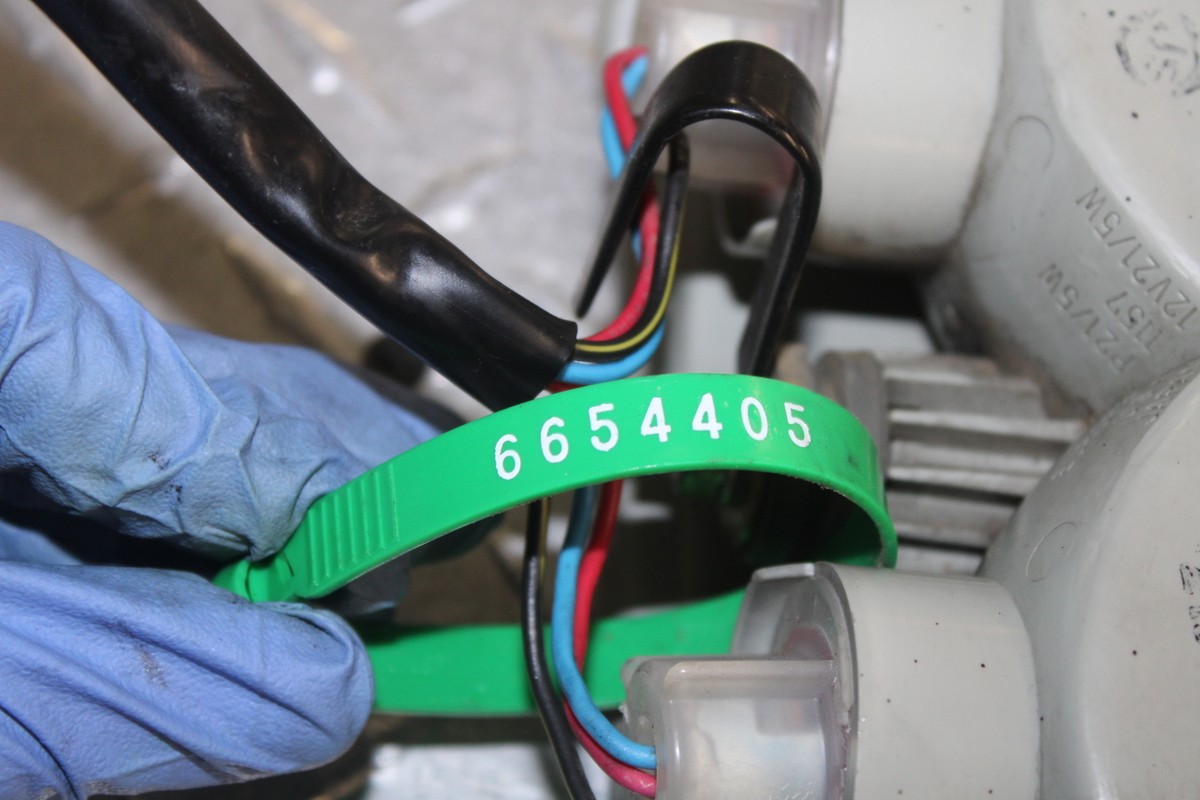 1993 KAWASAKI NINJA ZX11 ZX1100D REAR TAILLIGHT BRAKE LIGHT 23025