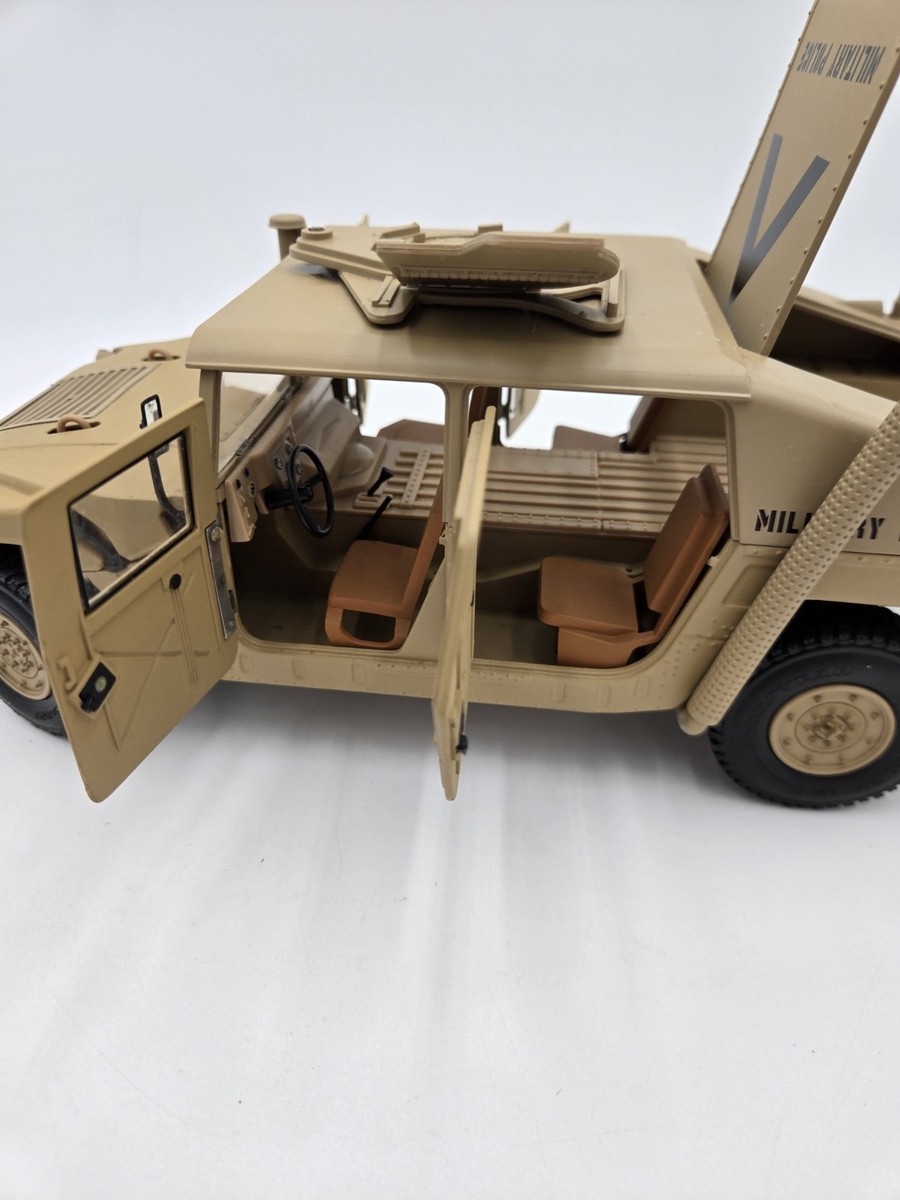 1:18 Exoto ThunderTrac AM General Humvee '95 Military Desert Storm