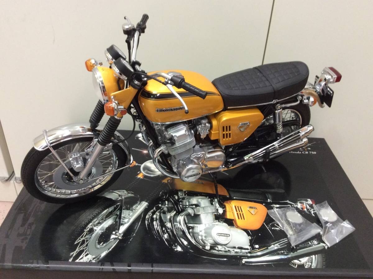 MINICHAMPS Honda CB 750 オレンジ