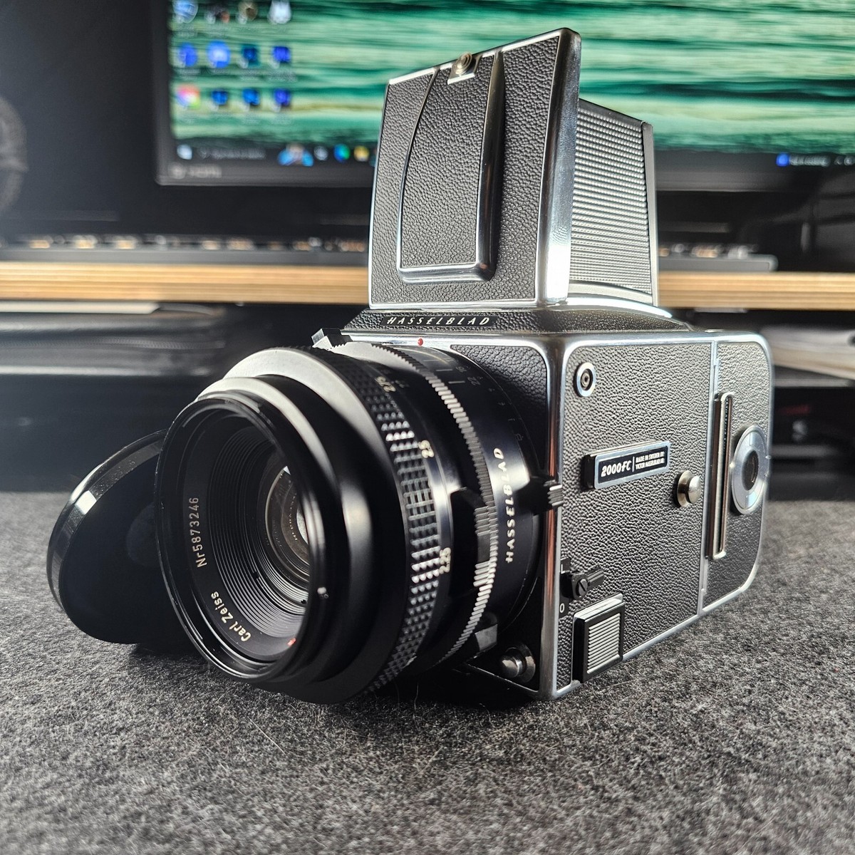 Hasselblad 2000 FC + Carl Zeiss Planar 80/2,8 T + Film Mag. 12 | eBay