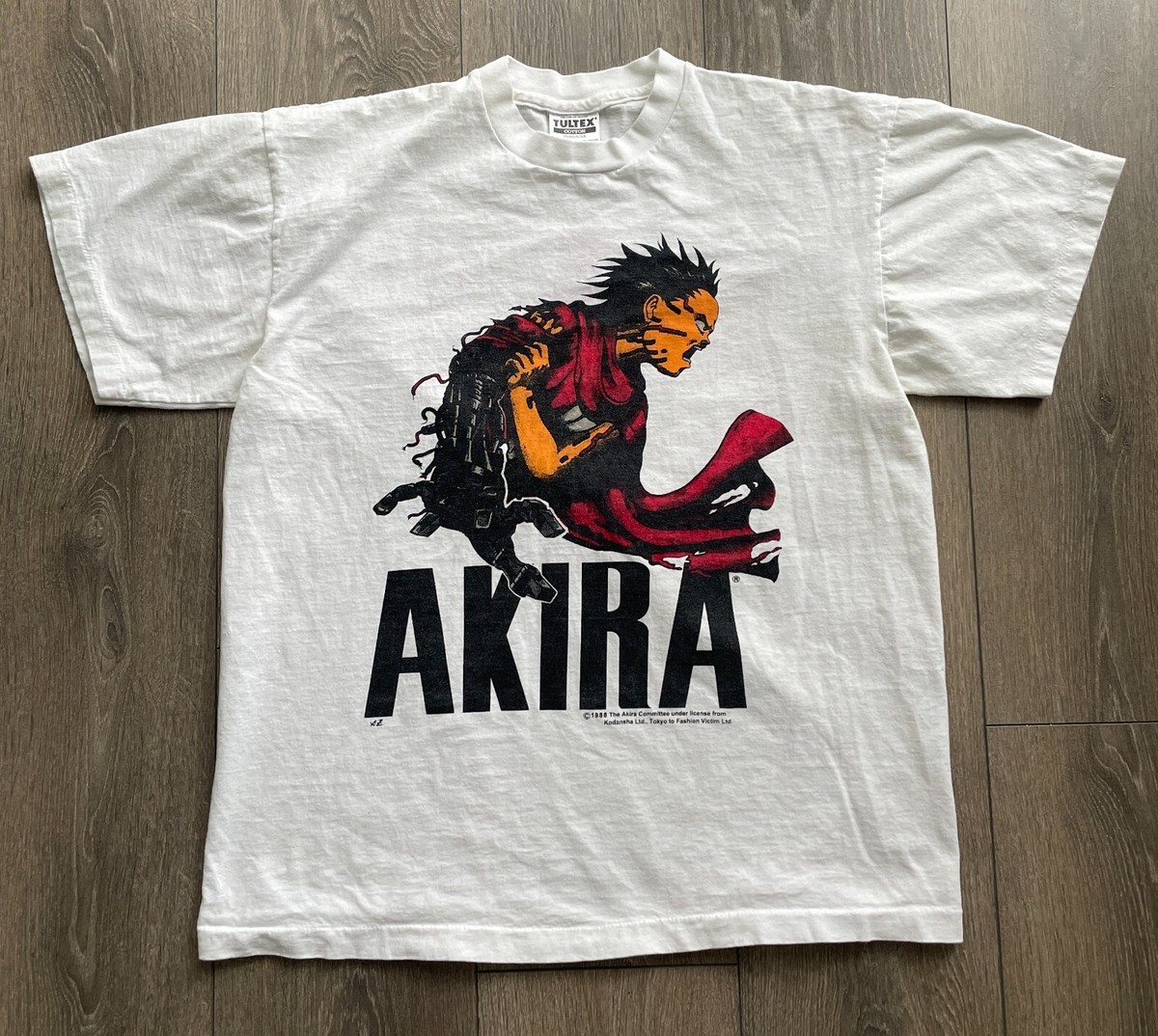 Vintage 1988 AKIRA Fashion Victim T-shirt on 90s Tultex Tag Size L