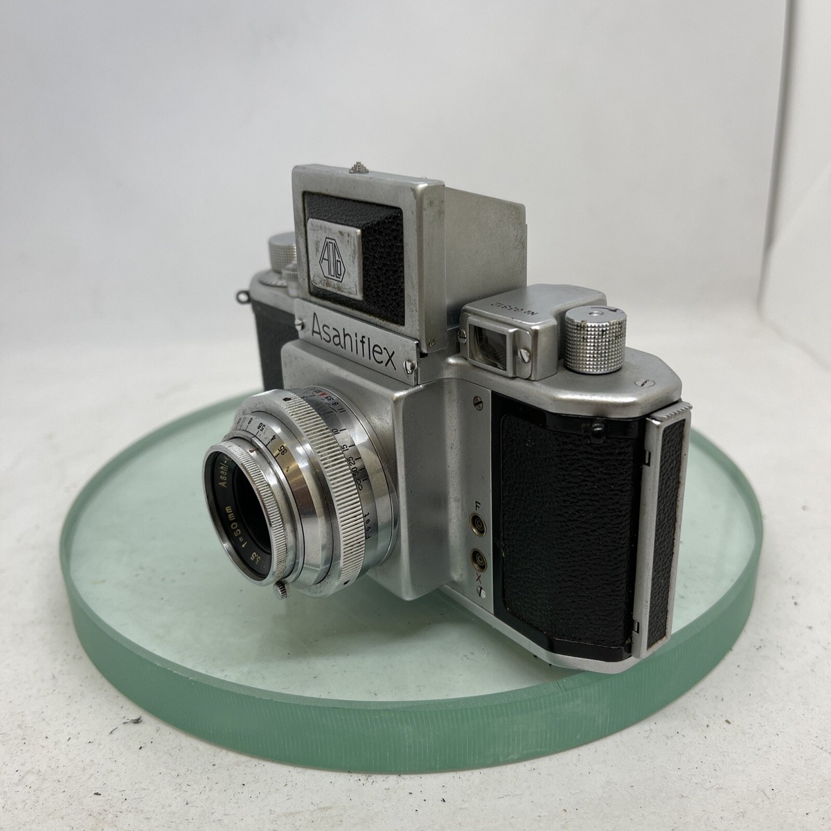 ASAHIFLEX IIB 1954. 35mm SLR camera. 