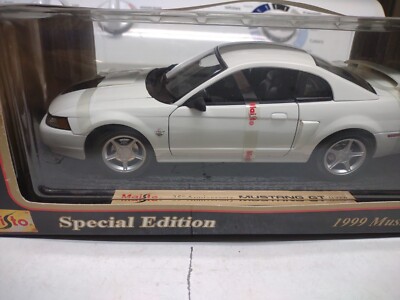 Maisto 1999 Ford Mustang GT Coupe 1:18 Scale Diecast Model Car
