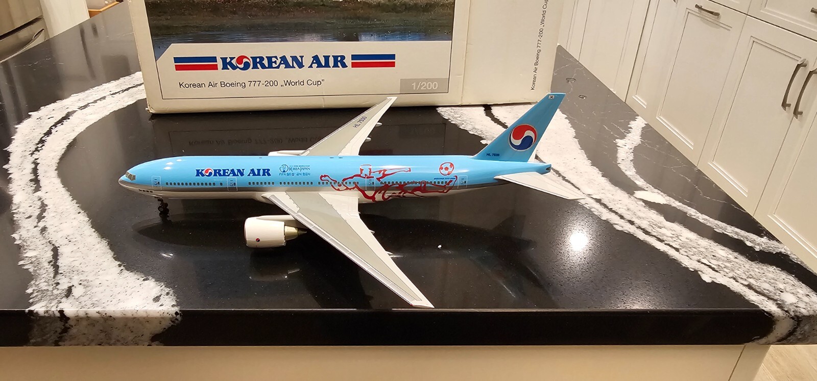 1/200 Korean Air B777-200航空機モデル (ヘルパ製)
