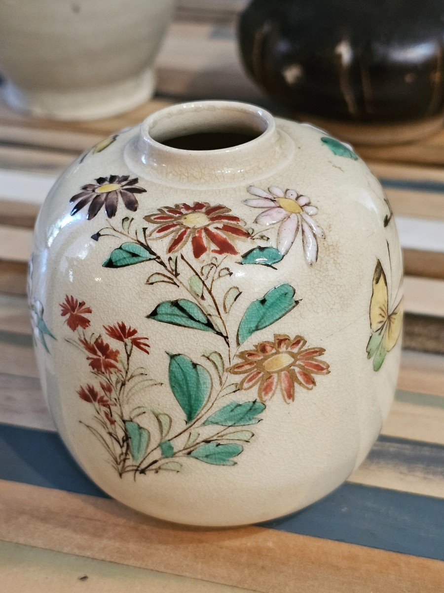 薩摩光山造 花と鳥模様の陶器壺 薩摩光山造 花と鳥模様の陶器壺 薩摩