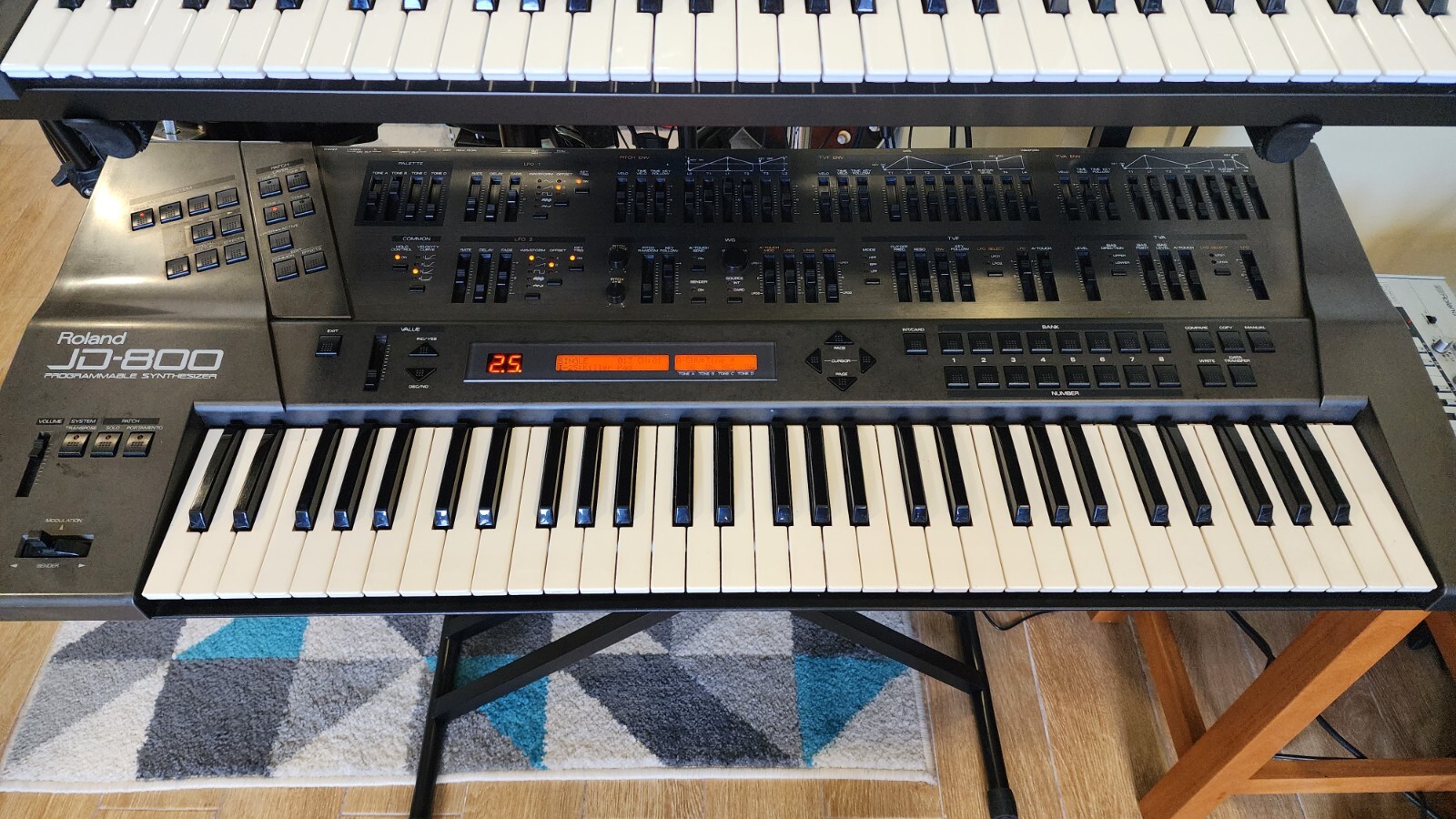 ローランド JD-800 プログラム可能シンセサイザー - 点検済み・動作