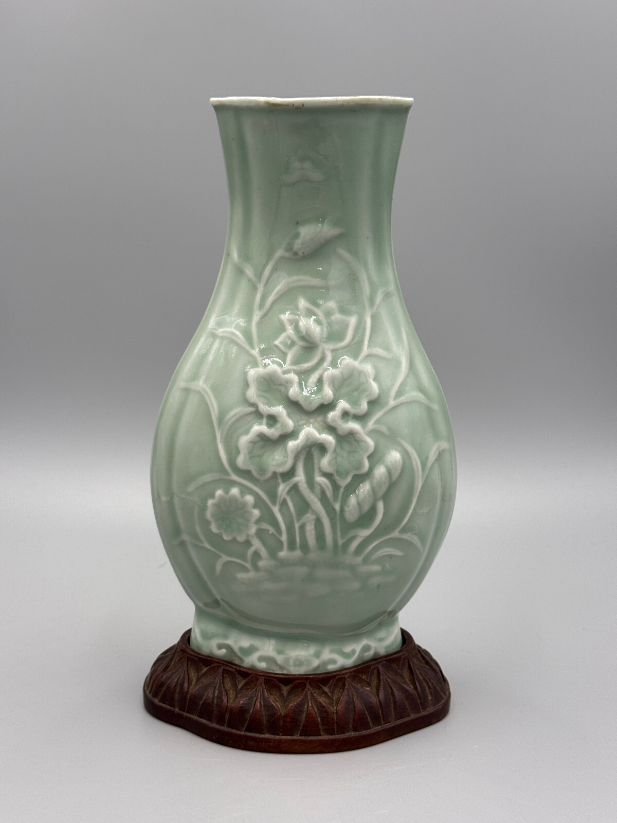 Antique 19th c Chinese Celadon Glaze Porcelain Vase 9 1/2 