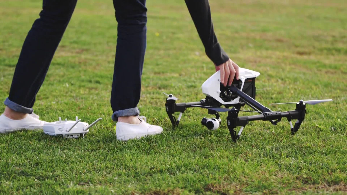初心者でも4K空中撮影できるプロ仕様のドローン「DJI Inspire 1」が