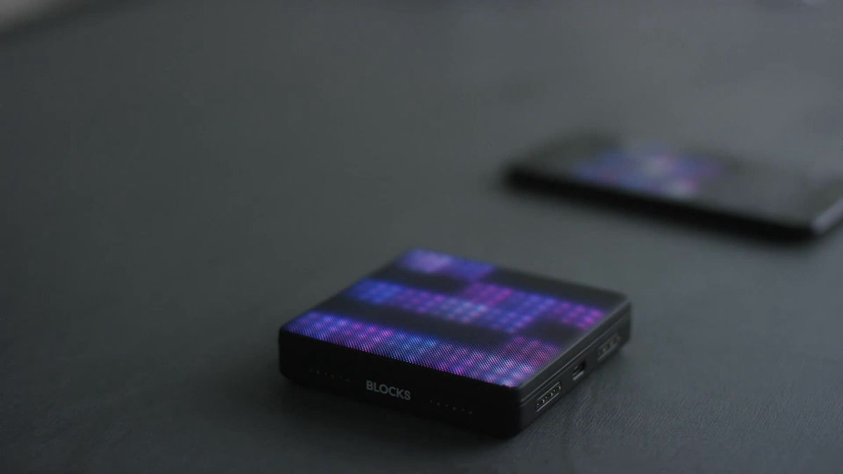 光を指でタップしたりスライドさせるだけで多彩なエレクトロ