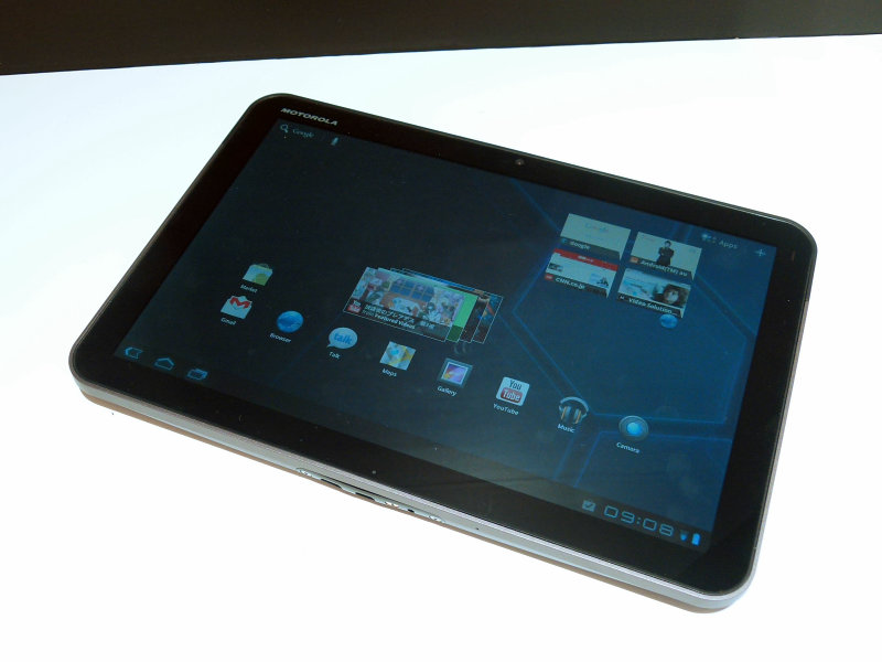 KDDI初のAndroid 3.0タブレット「MOTOROLA XOOM Wi-Fi TBi11M」超速攻