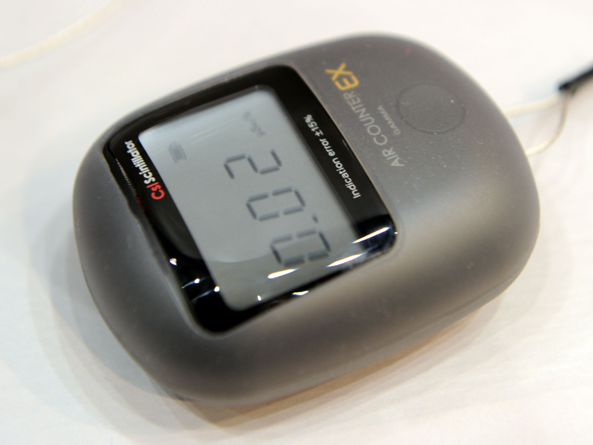 30秒でガンマ線量を調べられる2万円切りの放射線測定器「エア