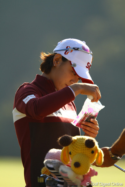 有村智恵が今季3勝目で通算10勝！馬場とのプレーオフを制す 【国内女子