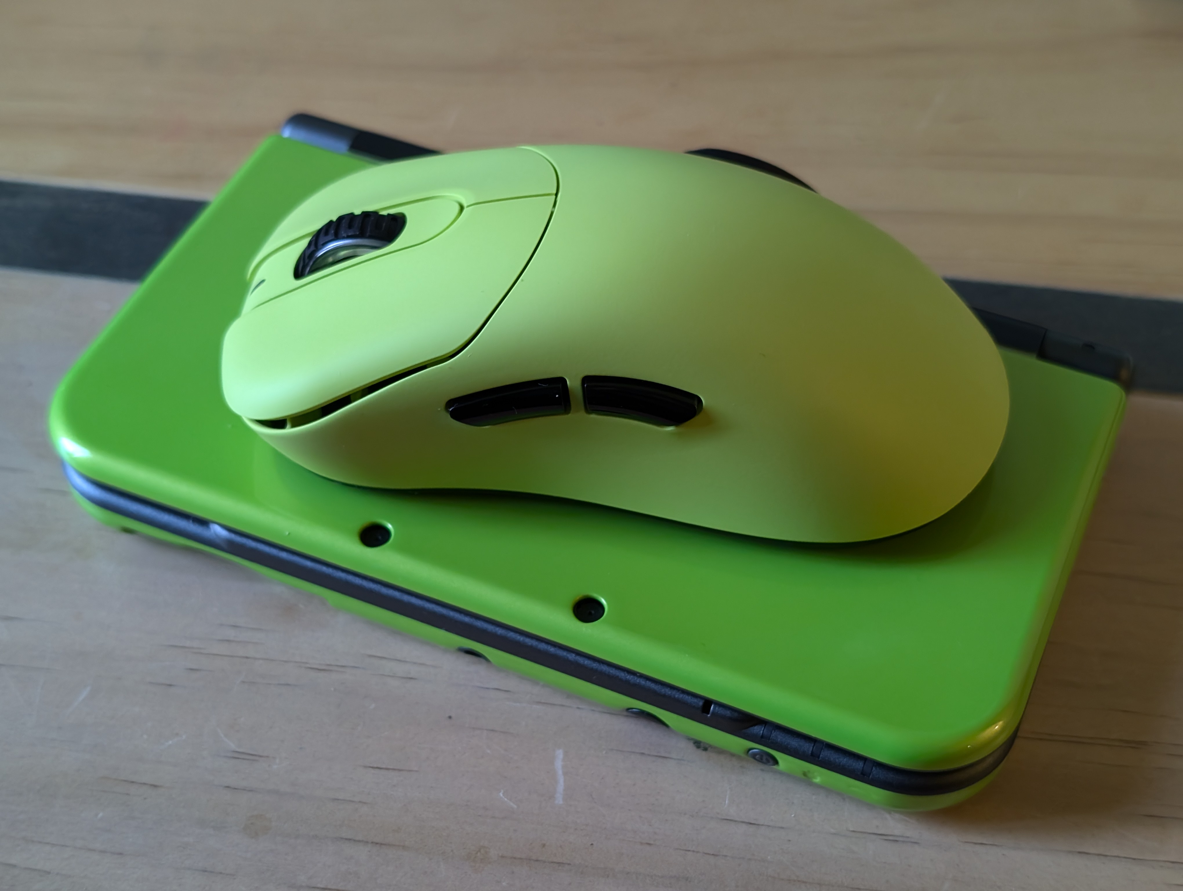 Vaxee E1 蛍光グリーン 感想 : r/MouseReview