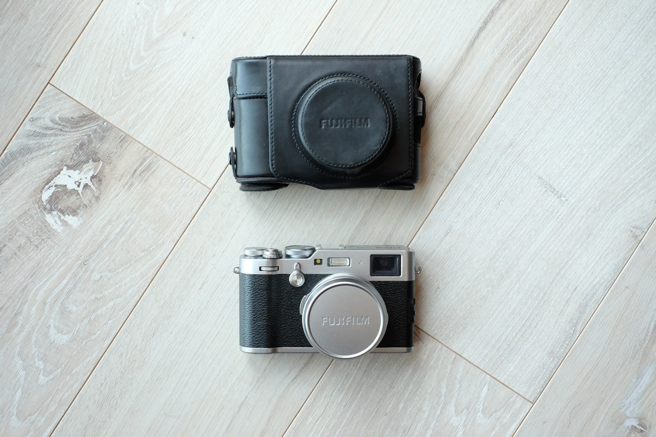 お散歩カメラにもオススメ。富士フイルム X100F『専用レザーケース』が
