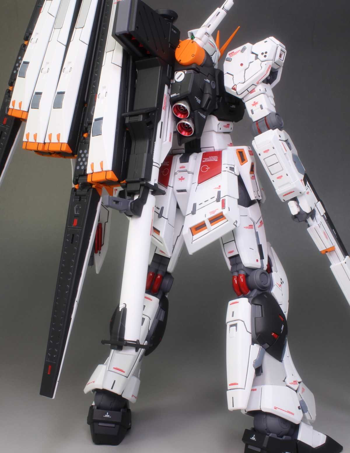 RG νガンダム 改修 全塗装 1/144 完成品 某有名YouTuber RG νガンダム