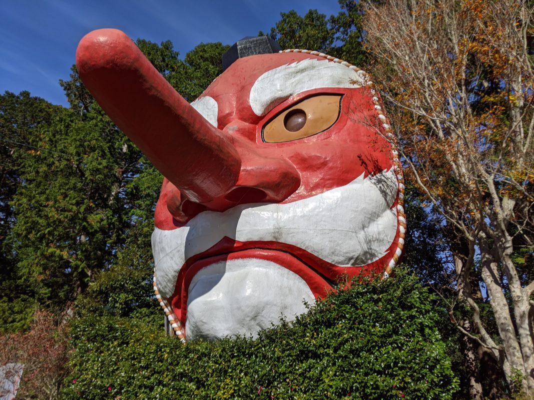 春野町にある日本一大きい大天狗面。縁結びのパワースポットだった
